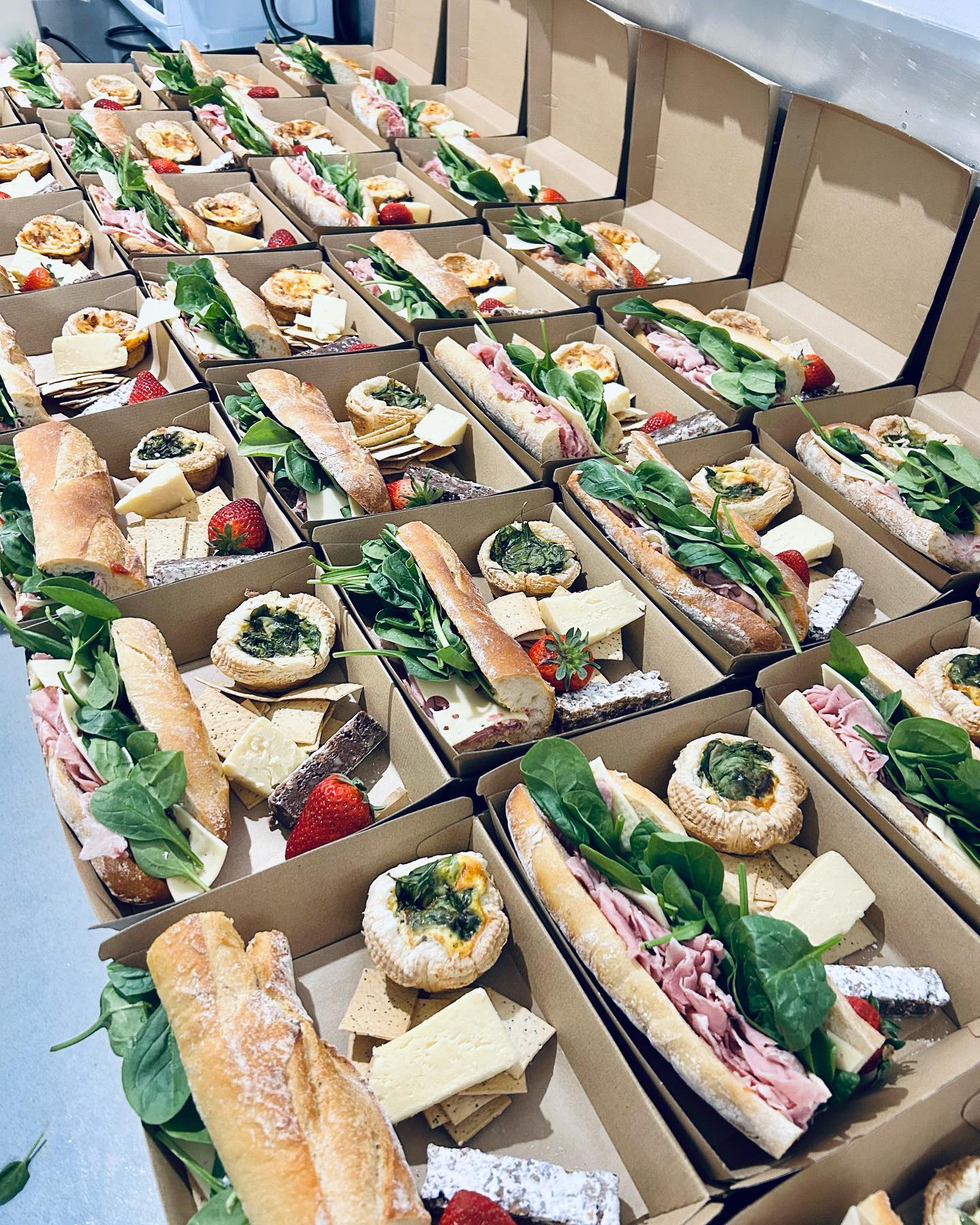 Lunch Box Catering Montreal at Brayden Hervey blog